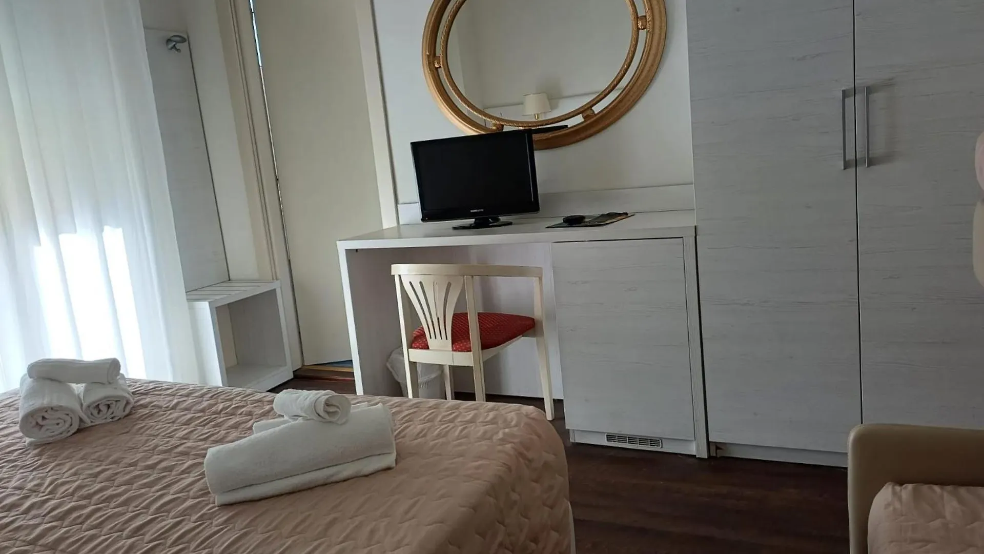 Hotel Imperial Beach - Dada Hotels Rimini 4*,